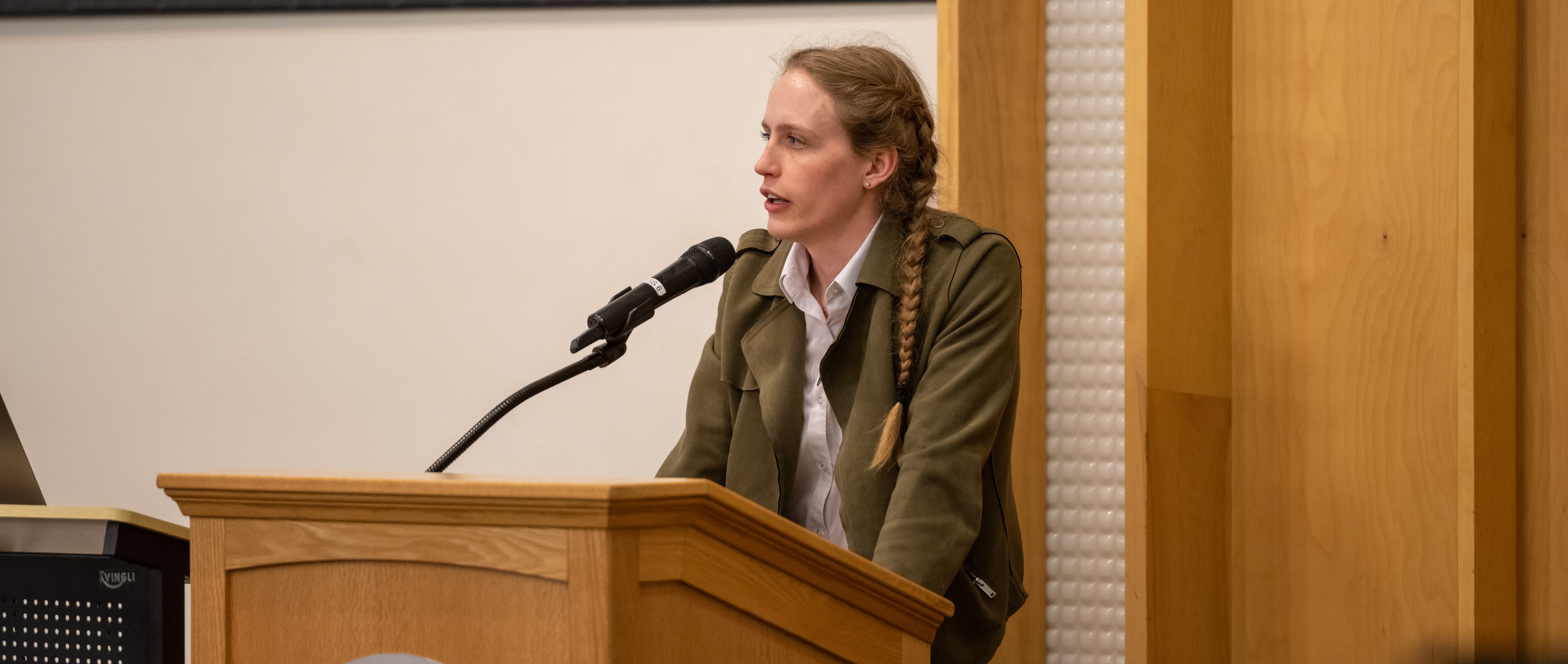 Eliza Diggins giving a speech at the ONCS gala.